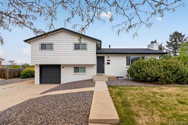 683 Dawson St, Aurora, CO 80011
