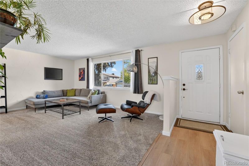 6233 S Dover St, Littleton, CO 80123