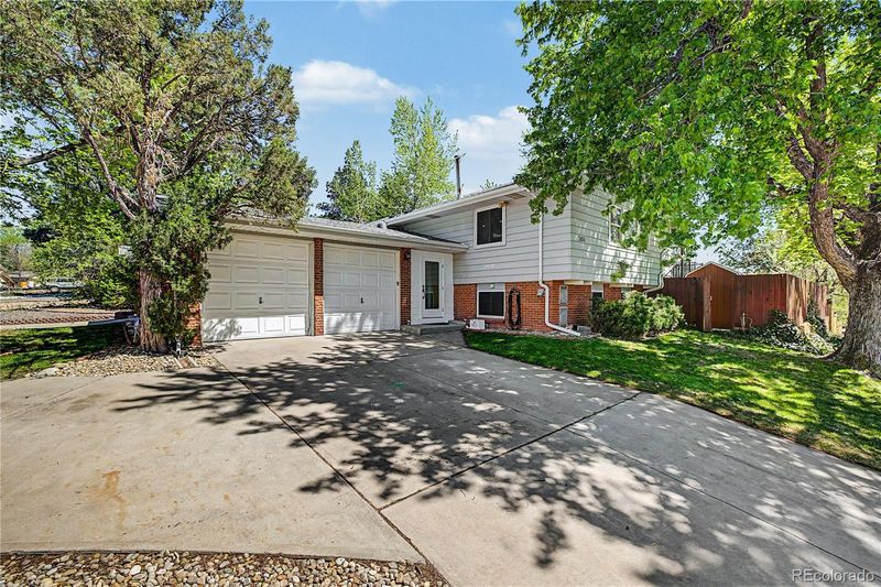 2450 S Jamaica St, Aurora, CO 80014