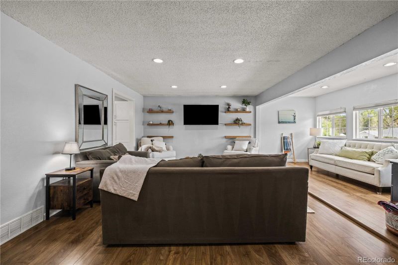 2951 S Downing St, Englewood, CO 80113