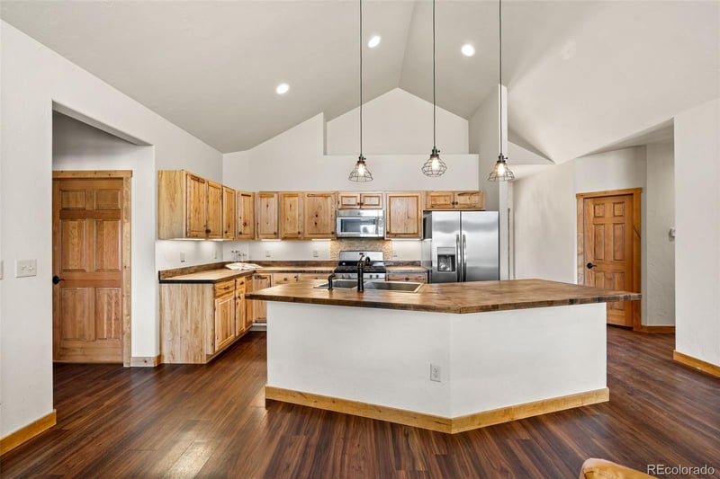 417 Beaver Creek Dr, Florissant, CO 80816