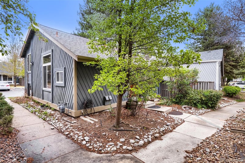 10223 E Peakview Ave, Englewood, CO 80111