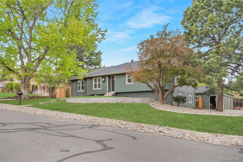 905 S Vance St, Lakewood, CO 80226