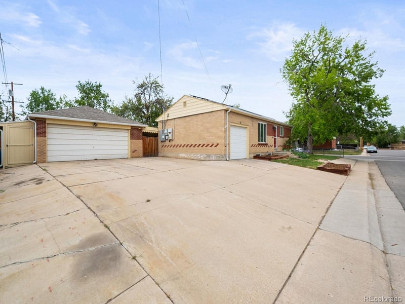 2161 Meadowbrook Dr, Denver, CO 80221