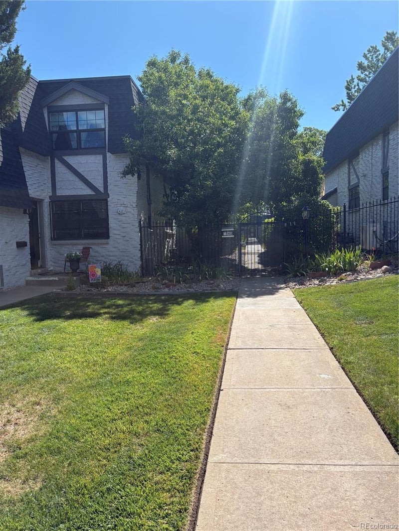 3538 S Ivanhoe St, Denver, CO 80237