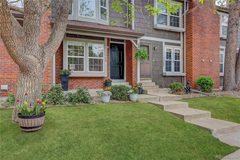 1228 S Flower Cir #B, Lakewood, CO 80232