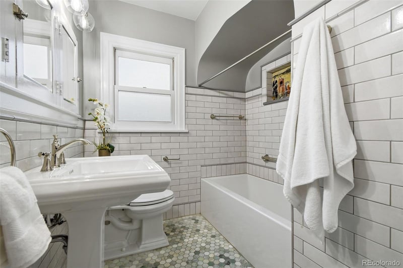 2820 Clermont St, Denver, CO 80207