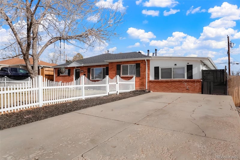 9330 Lilly Ct, Thornton, CO 80229