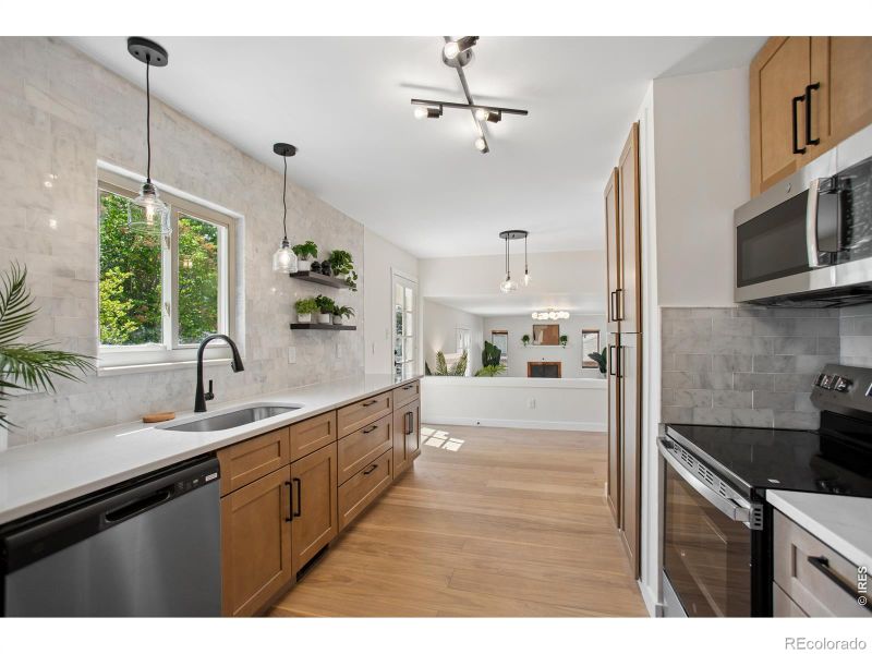 12 Baylor Dr, Longmont, CO 80503