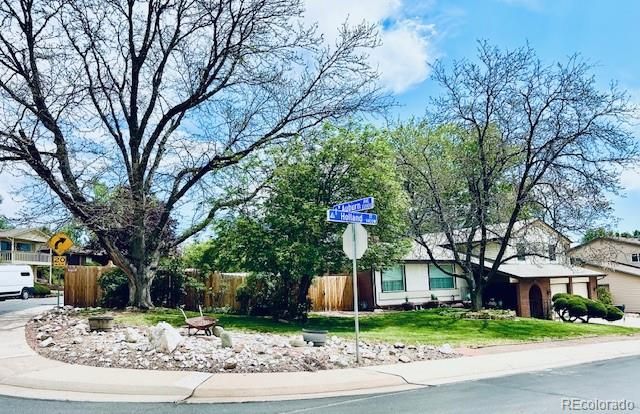 2352 S Holland St, Lakewood, CO 80227