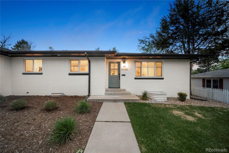 6769 S Foresthill St, Littleton, CO 80120