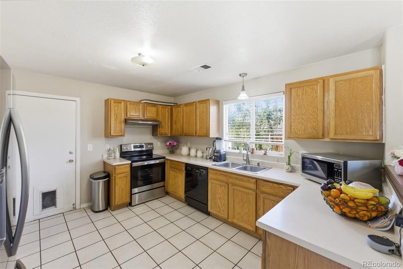 4993 Jasper Ct, Denver, CO 80239