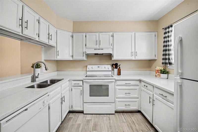 1811 S Quebec Way #240, Denver, CO 80231