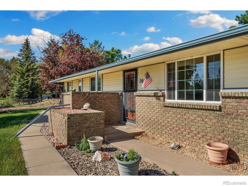 201 Namaqua Rd, Loveland, CO 80537