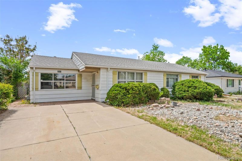 721 Geneva St, Aurora, CO 80010