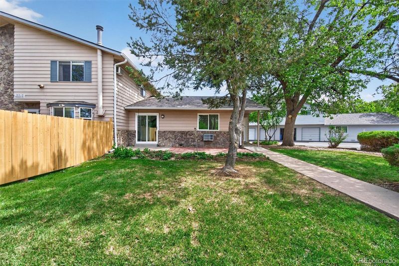 92 Newark St #A, Aurora, CO 80012