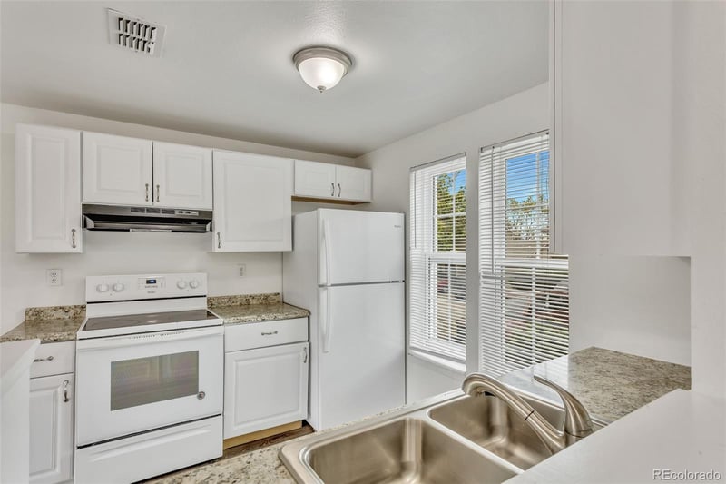 1514 S Ouray Cir #B, Aurora, CO 80017