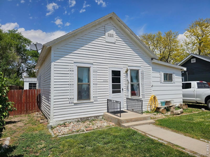 305 W 1st Ave, Iliff, CO 80736