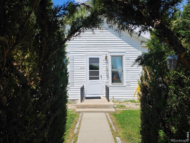 305 W 1st Ave, Iliff, CO 80736