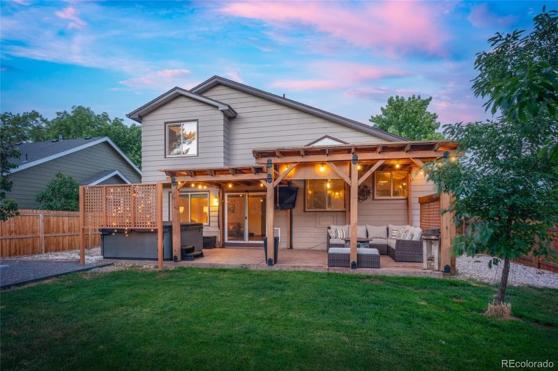 2201 Stuart St, Longmont, CO 80501