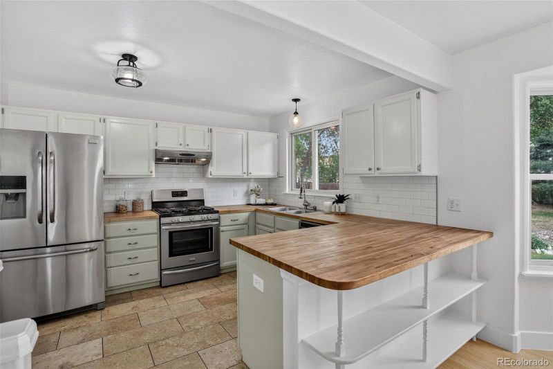 880 Parthenon Ct, Lafayette, CO 80026