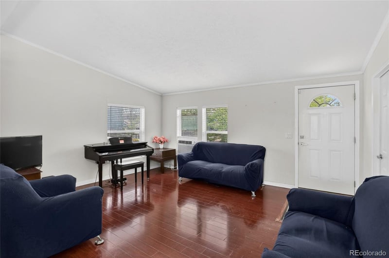 5853 S Quemoy, Centennial, CO 80015