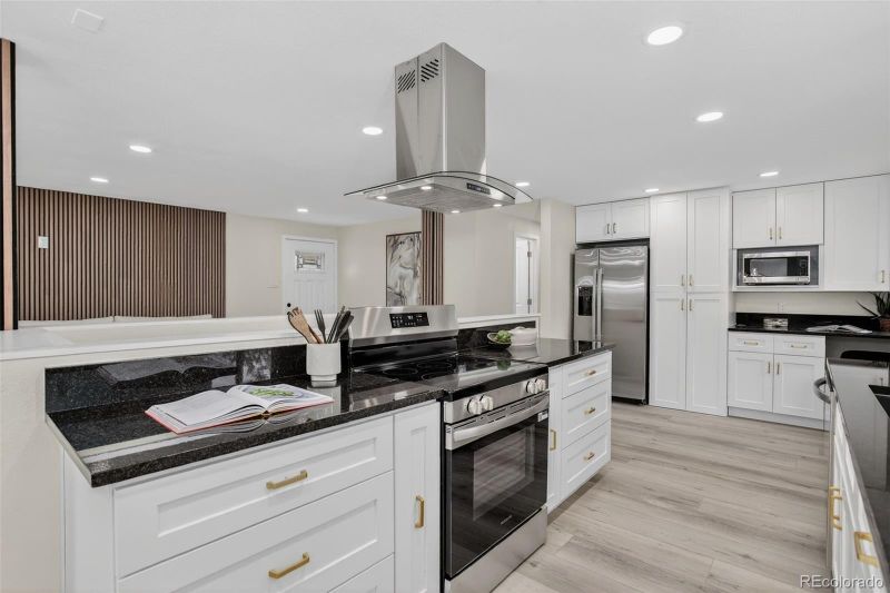 10523 W 62nd Pl, Arvada, CO 80004