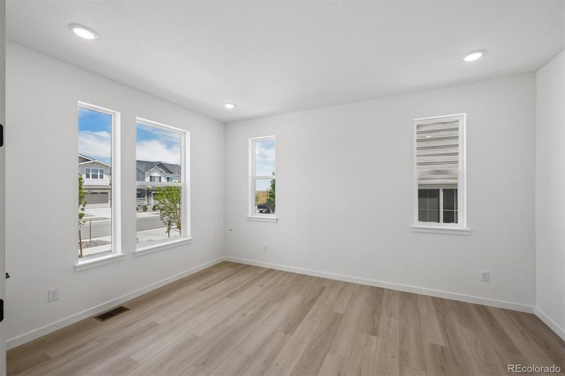 25294 E Warren Pl, Aurora, CO 80018