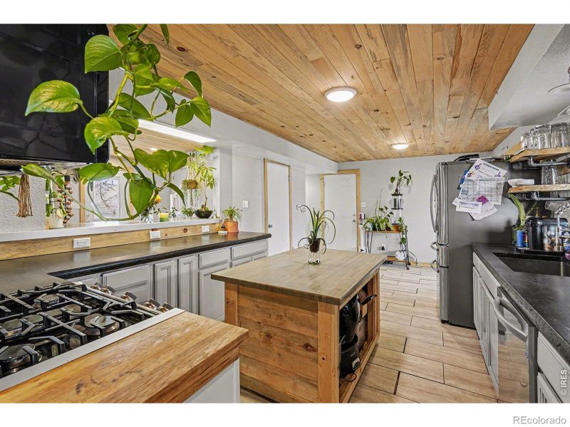 12195 Bellaire St, Thornton, CO 80241