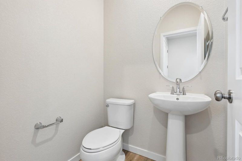22729 E 47th Dr, Aurora, CO 80019