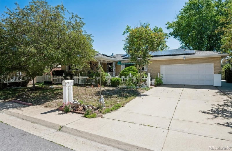 5014 Scranton Ct, Denver, CO 80239