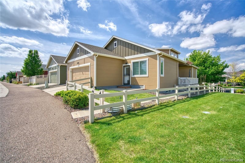 1522 Moonlight Dr, Longmont, CO 80504