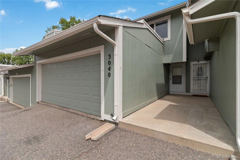 3040 S Macon Cir, Aurora, CO 80014
