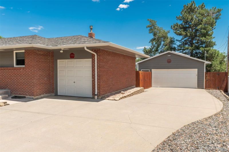 7862 S Vine St, Centennial, CO 80122