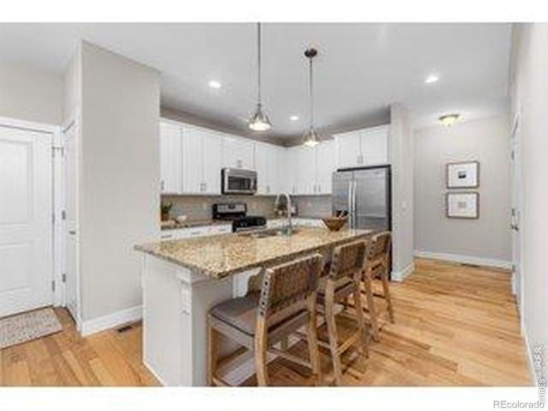 653 Grandview Mdws Dr, Longmont, CO 80503