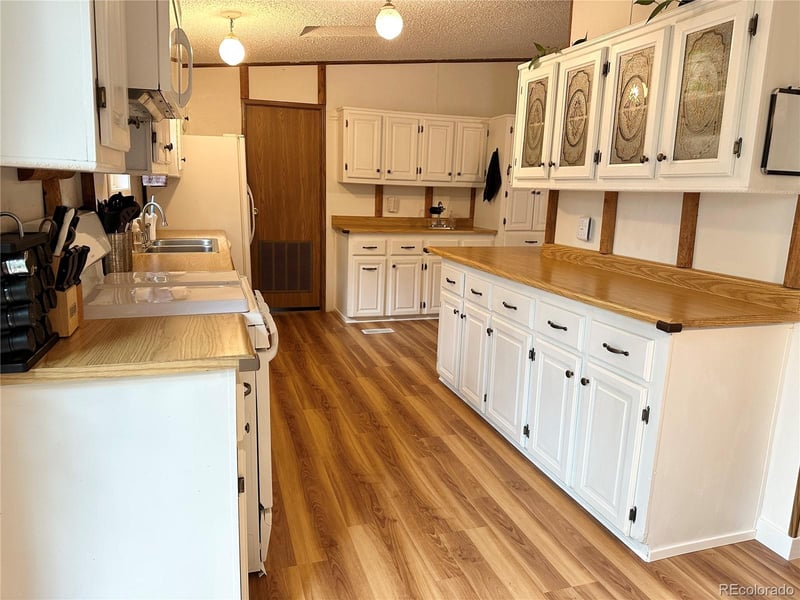 45 La Abu Trl, Florissant, CO 80816