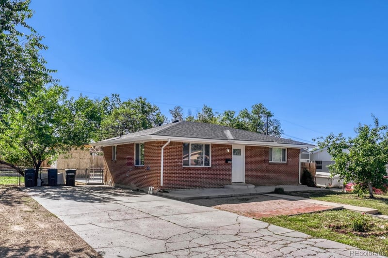 8560 Essex St, Denver, CO 80229
