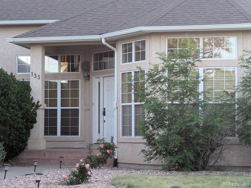 135 S Hacienda Del Sol Dr, Pueblo, CO 81007