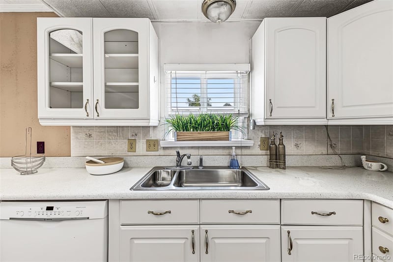 8201 S Santa Fe Dr Lot 198, Littleton, CO 80120
