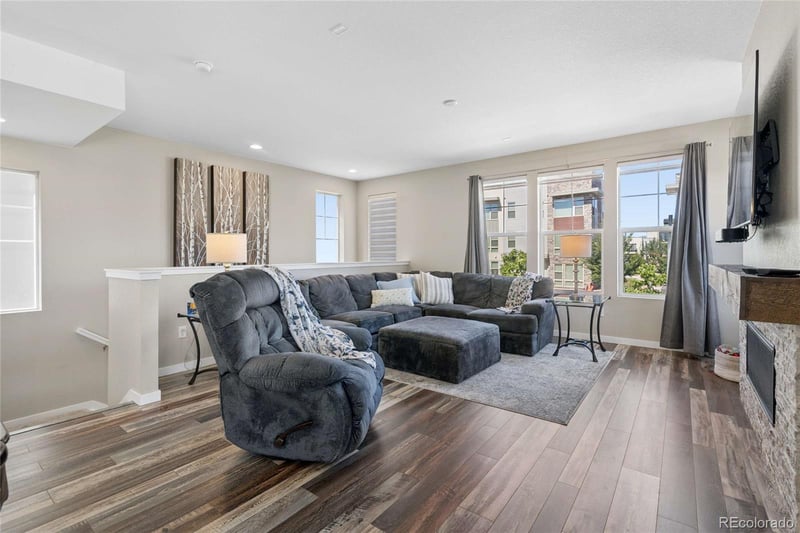 8871 Southurst St, Littleton, CO 80129