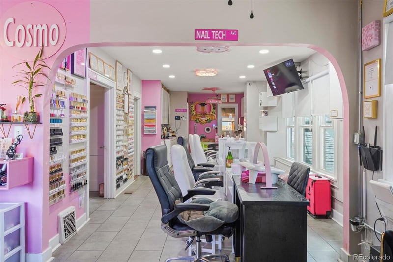 1530 Geneva St, Aurora, CO 80010