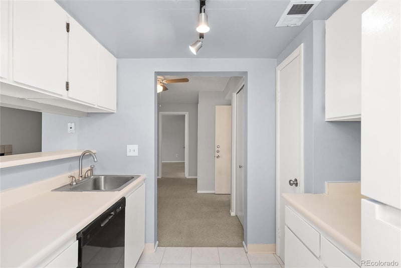 3083 S Ursula Cir #201, Aurora, CO 80014