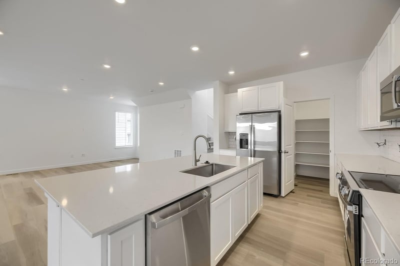 7729 S Mobile Way, Centennial, CO 80016