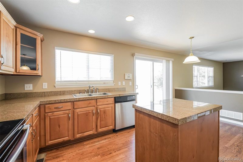 1148 S Duquesne Cir, Aurora, CO 80018