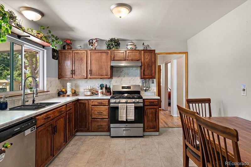 1120 Alexander Cir, Pueblo, CO 81001