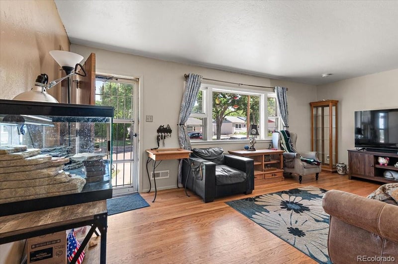 1120 Alexander Cir, Pueblo, CO 81001
