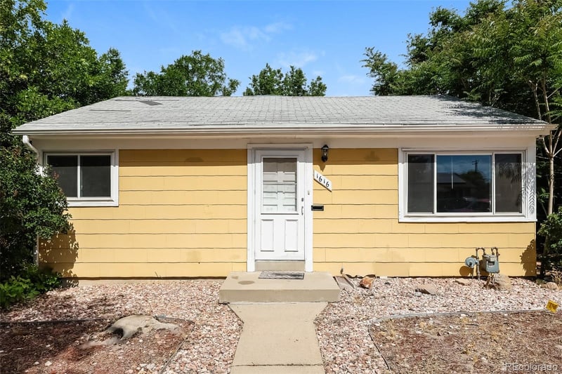 1616 Newark St, Aurora, CO 80010
