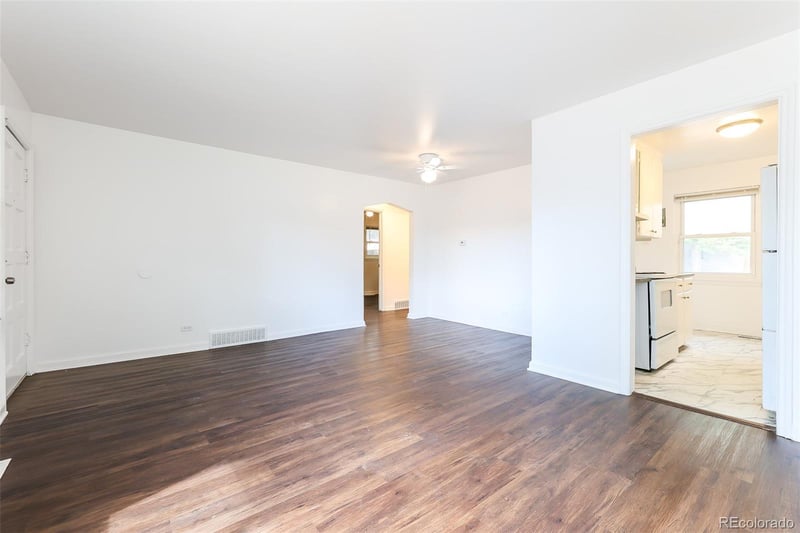 1616 Newark St, Aurora, CO 80010