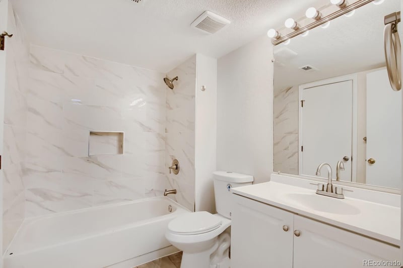 8813 Colorado Blvd #206, Thornton, CO 80229
