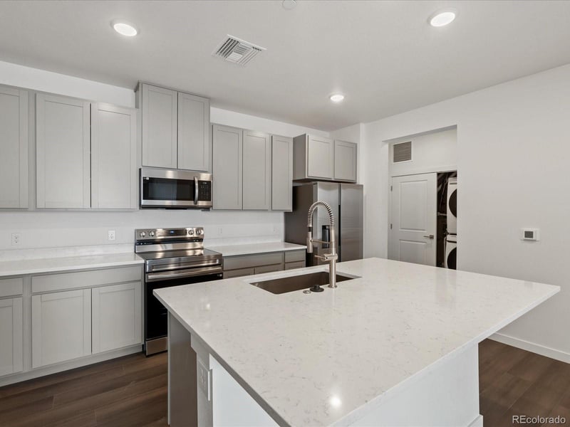 6153 N Ceylon St #304, Denver, CO 80249